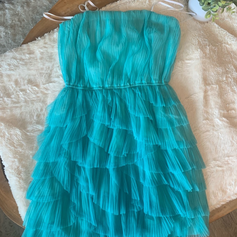 BCBGeneration NWT size XS tiered teal cocktail dress